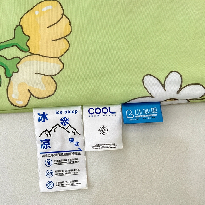 91家纺网 家纺一手货源 找家纺 VIP被业 2025新款印花凉感丝冰淇淋云母日本凉感科技冰淇淋氨纶凉感天丝纯色夏被空调被 可爱熊 绿