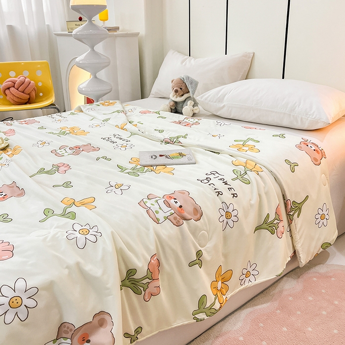 91家纺网 家纺一手货源 找家纺 VIP被业 2025新款印花凉感丝冰淇淋云母日本凉感科技冰淇淋氨纶凉感天丝纯色夏被空调被 可爱熊 米