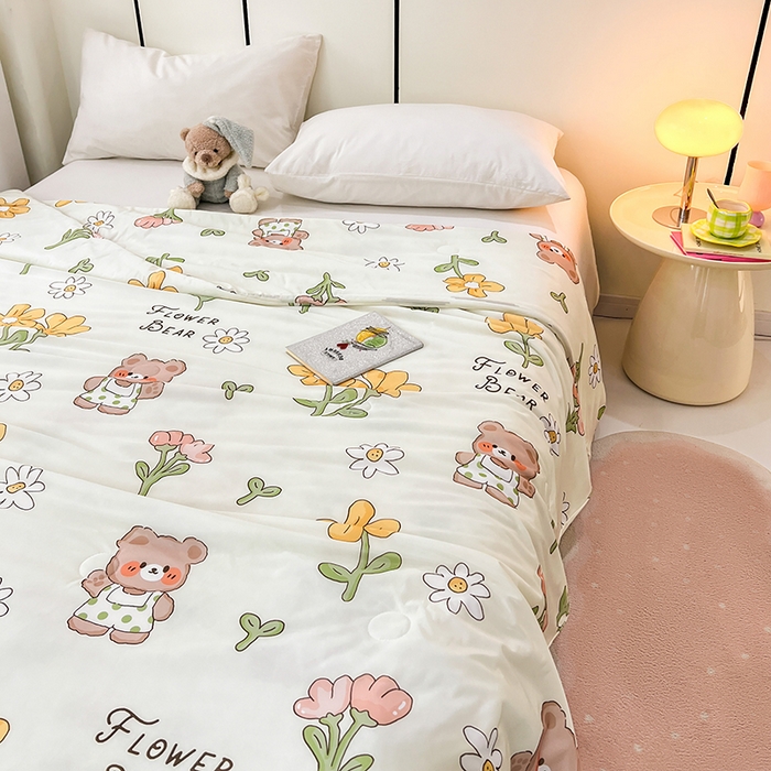 91家纺网 家纺一手货源 找家纺 VIP被业 2025新款印花凉感丝冰淇淋云母日本凉感科技冰淇淋氨纶凉感天丝纯色夏被空调被 可爱熊 米