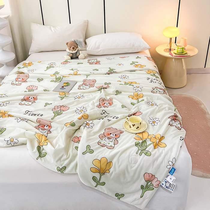 91家纺网 家纺一手货源 找家纺 VIP被业 2025新款印花凉感丝冰淇淋云母日本凉感科技冰淇淋氨纶凉感天丝纯色夏被空调被 可爱熊 米