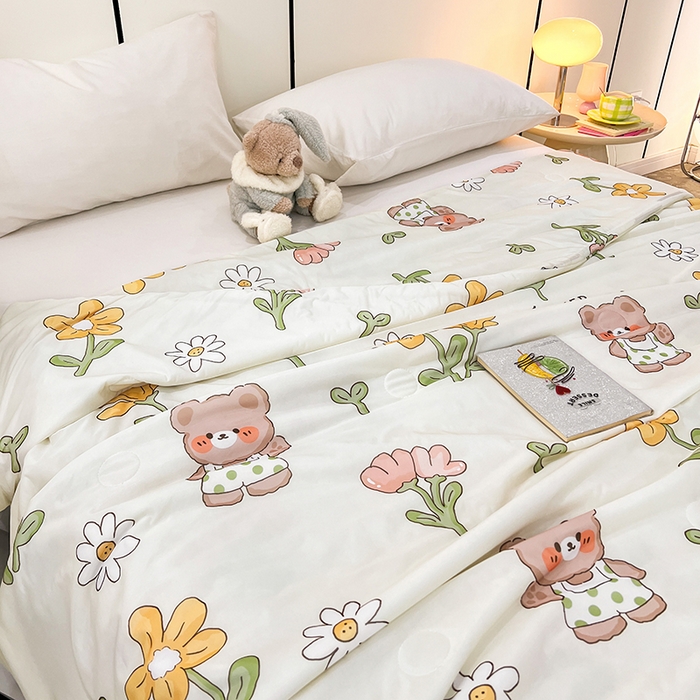 91家纺网 家纺一手货源 找家纺 VIP被业 2025新款印花凉感丝冰淇淋云母日本凉感科技冰淇淋氨纶凉感天丝纯色夏被空调被 可爱熊 米