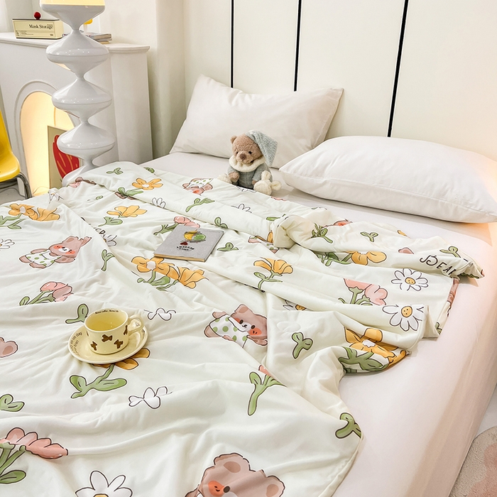 91家纺网 家纺一手货源 找家纺 VIP被业 2025新款印花凉感丝冰淇淋云母日本凉感科技冰淇淋氨纶凉感天丝纯色夏被空调被 可爱熊 米