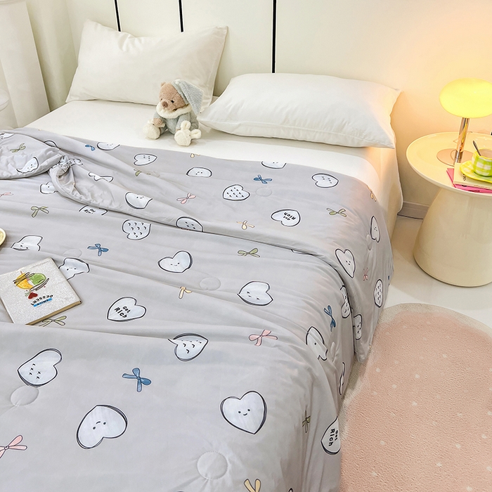 91家纺网 家纺一手货源 找家纺 VIP被业 2025新款印花凉感丝冰淇淋云母日本凉感科技冰淇淋氨纶凉感天丝纯色夏被空调被 快乐心情