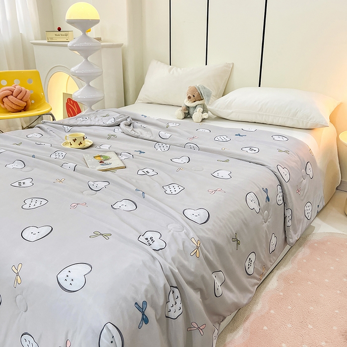 91家纺网 家纺一手货源 找家纺 VIP被业 2025新款印花凉感丝冰淇淋云母日本凉感科技冰淇淋氨纶凉感天丝纯色夏被空调被 快乐心情