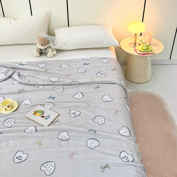 91家纺网 家纺一手货源 找家纺 VIP被业 2025新款印花凉感丝冰淇淋云母日本凉感科技冰淇淋氨纶凉感天丝纯色夏被空调被 快乐心情