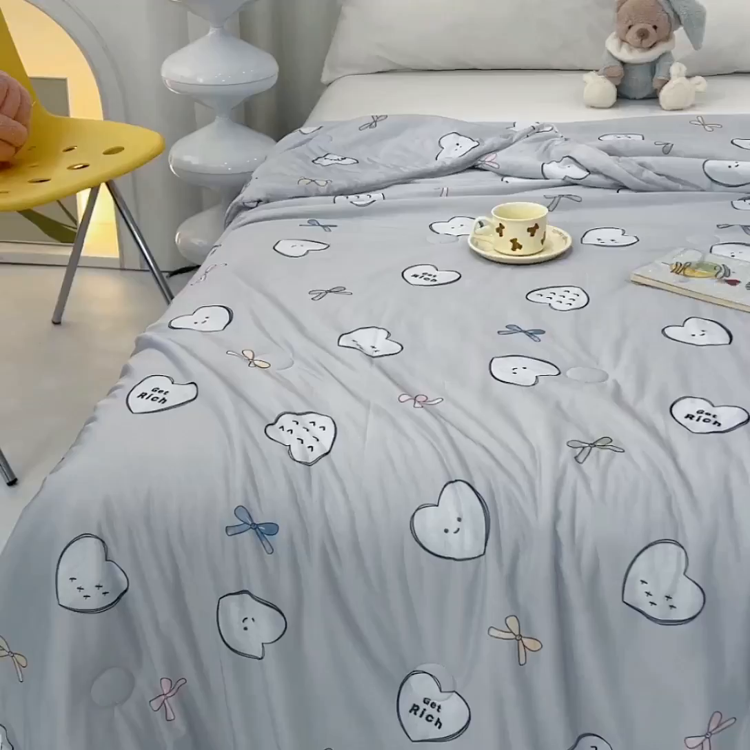 91家纺网 家纺一手货源 找家纺 VIP被业 2025新款印花凉感丝冰淇淋云母日本凉感科技冰淇淋氨纶凉感天丝纯色夏被空调被 快乐心情