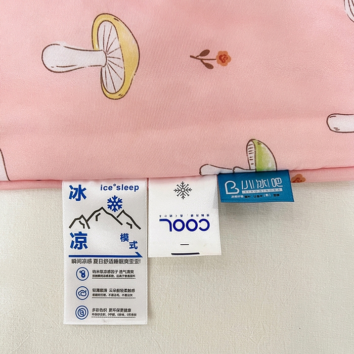 91家纺网 家纺一手货源 找家纺 VIP被业 2025新款印花凉感丝冰淇淋云母日本凉感科技冰淇淋氨纶凉感天丝纯色夏被空调被 蘑菇森林