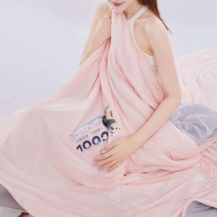 91家纺网 家纺一手货源 找家纺 VIP被业 2025新款西瓜凉感丝夏被冰淇淋云母日本凉感科技冰淇淋氨纶凉感天丝纯色夏被空调被 浅藕粉