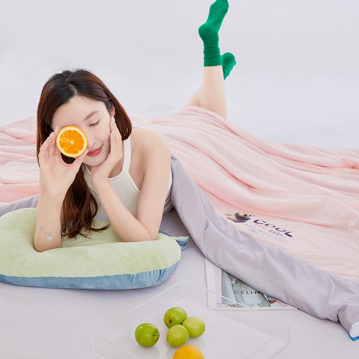 91家纺网 家纺一手货源 找家纺 VIP被业 2025新款西瓜凉感丝夏被冰淇淋云母日本凉感科技冰淇淋氨纶凉感天丝纯色夏被空调被 浅藕粉