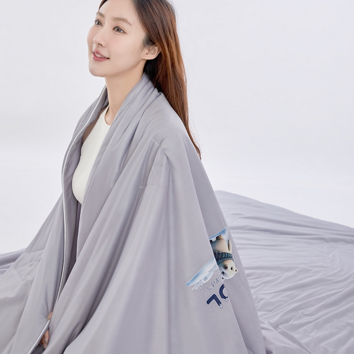 91家纺网 家纺一手货源 找家纺 VIP被业 2025新款西瓜凉感丝夏被冰淇淋云母日本凉感科技冰淇淋氨纶凉感天丝纯色夏被空调被 时光灰