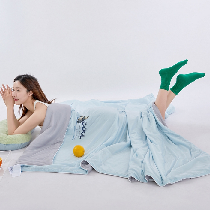 91家纺网 家纺一手货源 找家纺 VIP被业 2025新款西瓜凉感丝夏被冰淇淋云母日本凉感科技冰淇淋氨纶凉感天丝纯色夏被空调被 西湖蓝