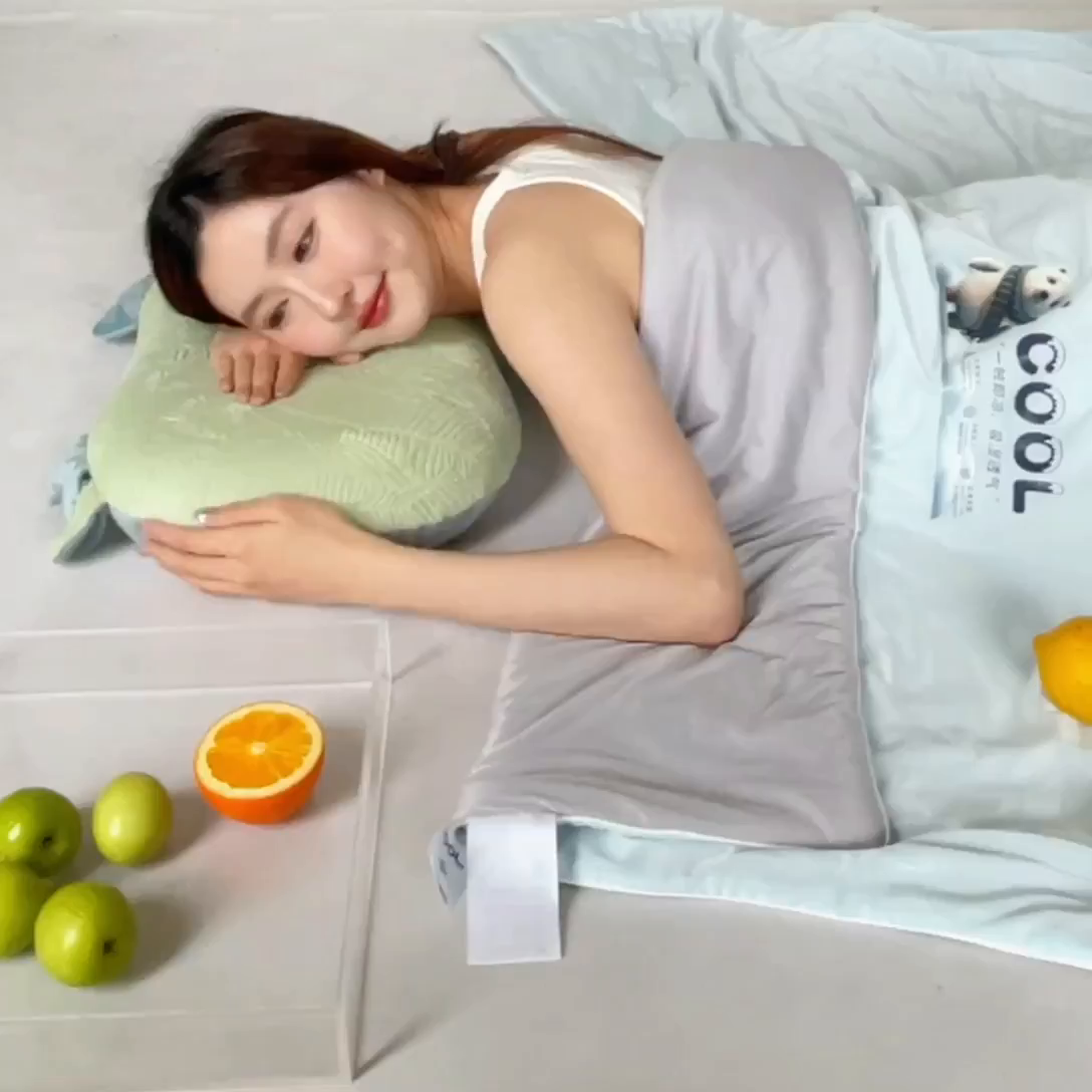 91家纺网 家纺一手货源 找家纺 VIP被业 2025新款西瓜凉感丝夏被冰淇淋云母日本凉感科技冰淇淋氨纶凉感天丝纯色夏被空调被 西湖蓝