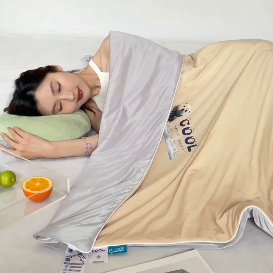 91家纺网 家纺一手货源 找家纺 VIP被业 2025新款西瓜凉感丝夏被冰淇淋云母日本凉感科技冰淇淋氨纶凉感天丝纯色夏被空调被 行动咖