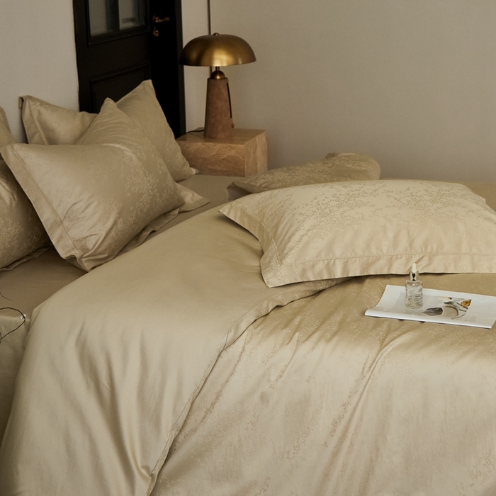 91家纺网 家纺一手货源 找家纺 顾家家居2025新款全棉提花四件套 岸芷-浅绯玉