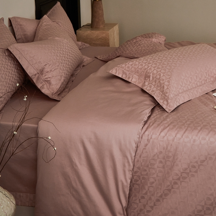 91家纺网 家纺一手货源 找家纺 顾家家居2025新款全棉提花四件套 塞纳-贝壳粉