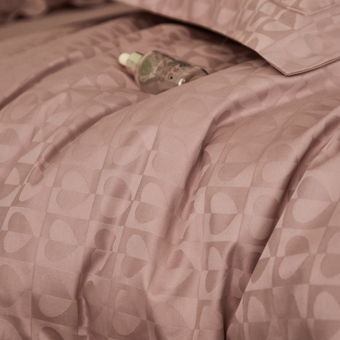 91家纺网 家纺一手货源 找家纺 顾家家居2025新款全棉提花四件套 塞纳-贝壳粉