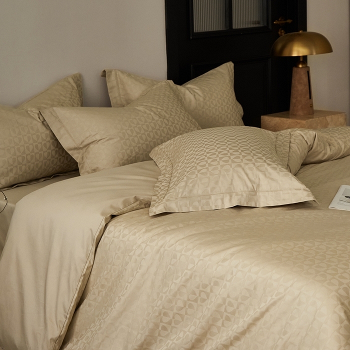 91家纺网 家纺一手货源 找家纺 顾家家居2025新款全棉提花四件套 塞纳-云母米