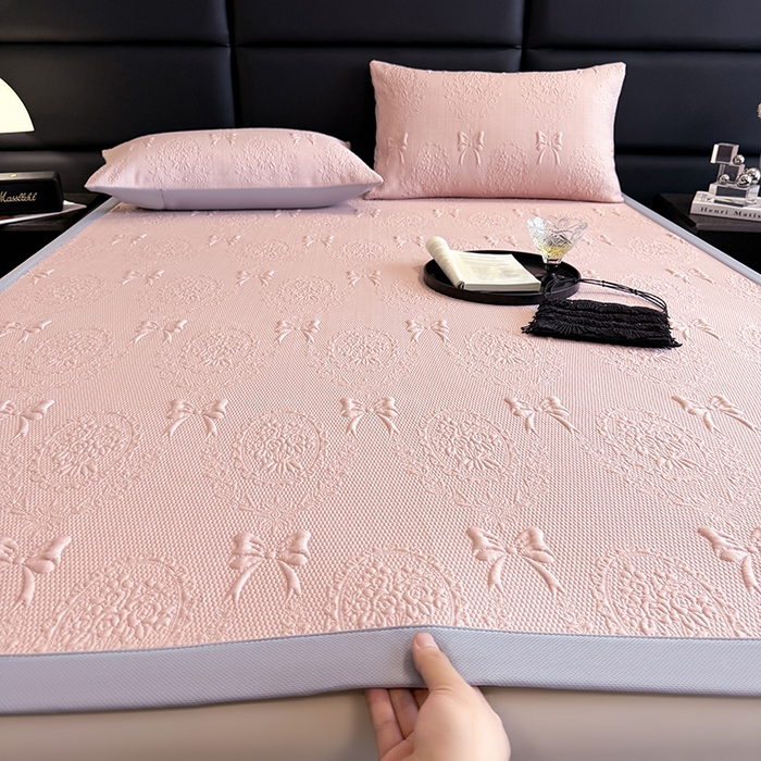 91家纺网 家纺一手货源 找家纺 佰亿莱2025新款手捧花凉席床席床笠款 床席手捧花粉