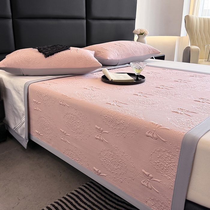 91家纺网 家纺一手货源 找家纺 佰亿莱2025新款手捧花凉席床席床笠款 床席手捧花粉