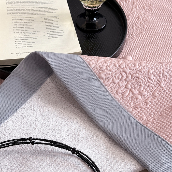 91家纺网 家纺一手货源 找家纺 佰亿莱2025新款手捧花凉席床席床笠款 床席手捧花粉