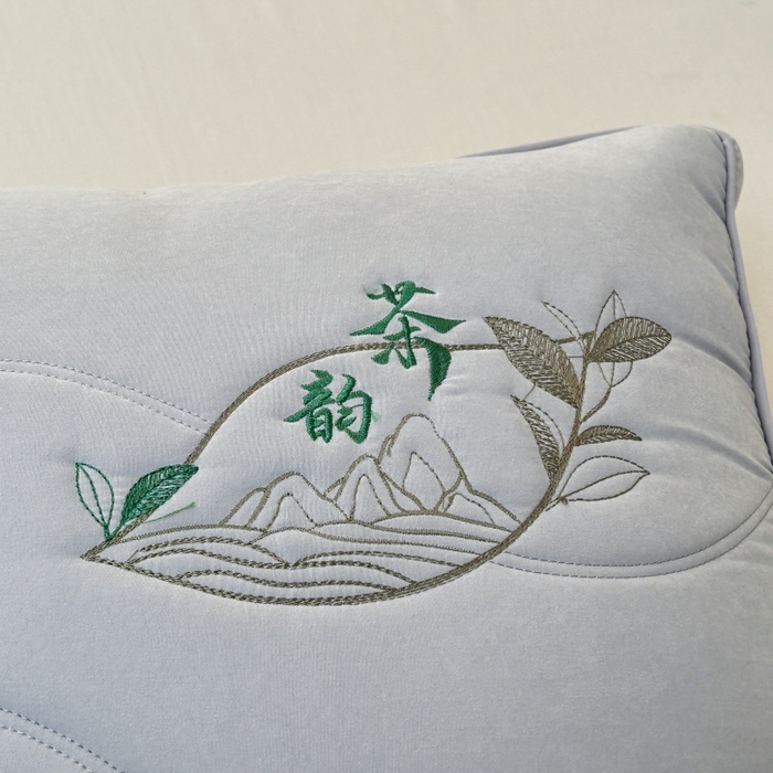 91家纺网 家纺一手货源 找家纺 佳尚枕芯 2025新款亲肤纯色刺绣枕茶韵枕芯枕头 灰色 48x74cm/只 低枕