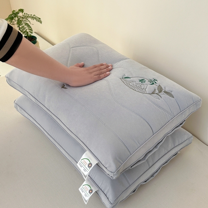 91家纺网 家纺一手货源 找家纺 佳尚枕芯 2025新款亲肤纯色刺绣枕茶韵枕芯枕头 灰色 48x74cm/只 中枕