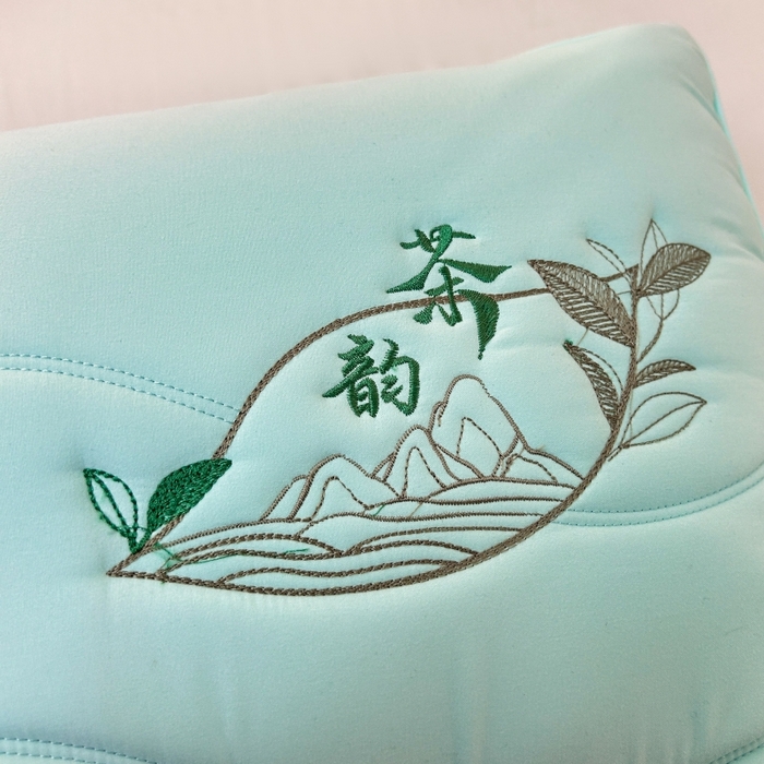 91家纺网 家纺一手货源 找家纺 佳尚枕芯 2025新款亲肤纯色刺绣枕茶韵枕芯枕头 绿色 48x74cm/只 低枕