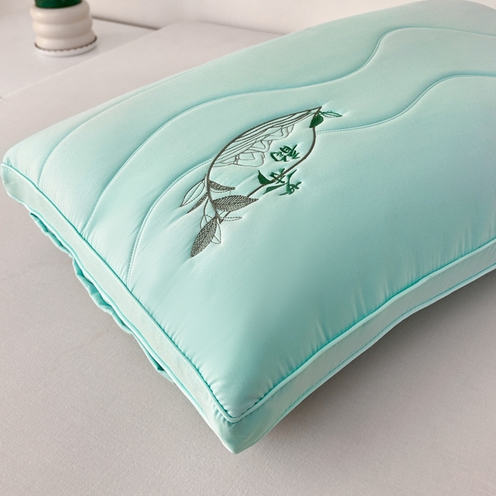 91家纺网 家纺一手货源 找家纺 佳尚枕芯 2025新款亲肤纯色刺绣枕茶韵枕芯枕头 绿色 48x74cm/只 低枕