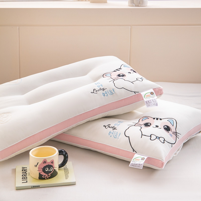91家纺网 家纺一手货源 找家纺 佳尚枕芯 2025新款情侣招财猫护颈枕 枕头枕芯 招财猫-粉 48x74cm/只 高枕