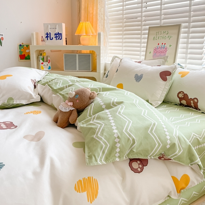 91家纺网 家纺一手货源 找家纺 简冠家纺 2025新款植物羊绒磨毛四件套 绅士熊-绿