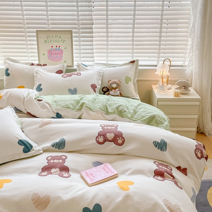 91家纺网 家纺一手货源 找家纺 简冠家纺 2025新款植物羊绒磨毛四件套 绅士熊-绿