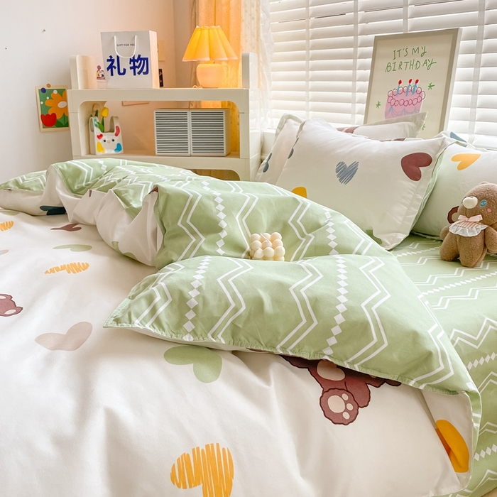 91家纺网 家纺一手货源 找家纺 简冠家纺 2025新款植物羊绒磨毛四件套 绅士熊-绿