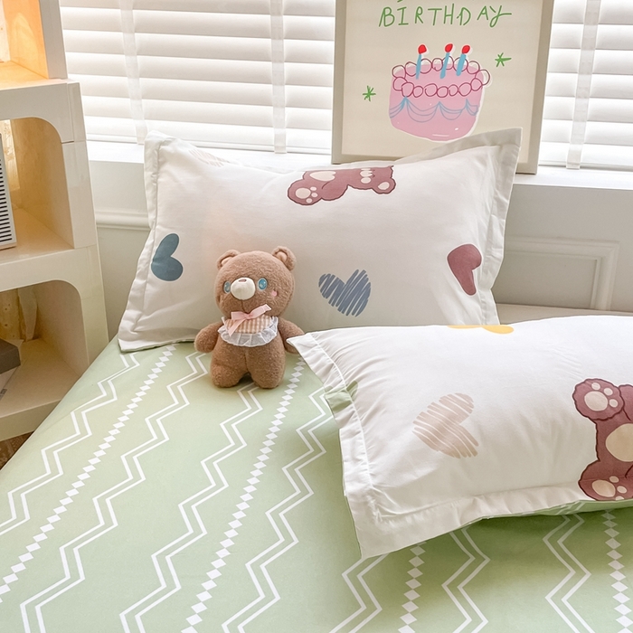 91家纺网 家纺一手货源 找家纺 简冠家纺 2025新款植物羊绒磨毛四件套 绅士熊-绿