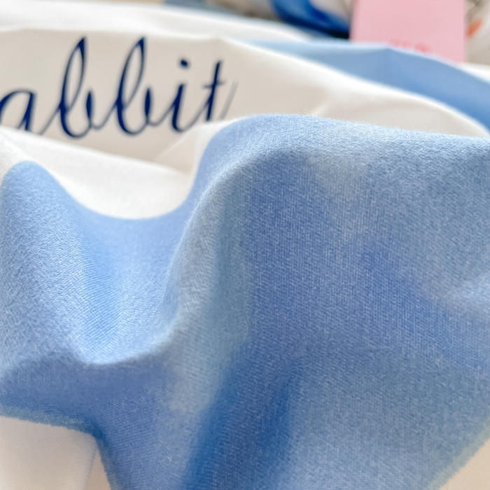 91家纺网 家纺一手货源 找家纺 简冠家纺 2025新款植物羊绒磨毛四件套 奶油兔-蓝