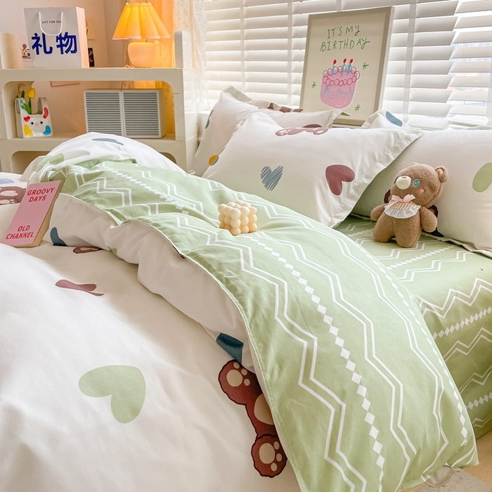 91家纺网 家纺一手货源 找家纺 简冠家纺 2025新款植物羊绒磨毛四件套 绅士熊-绿