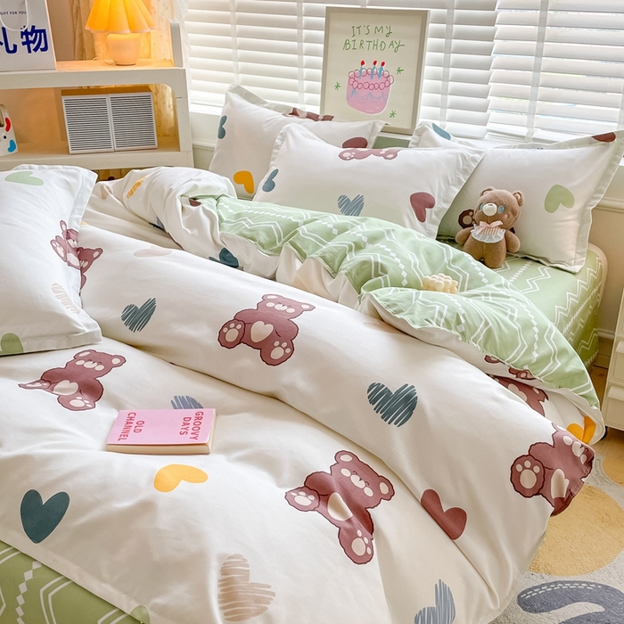 91家纺网 家纺一手货源 找家纺 简冠家纺 2025新款植物羊绒磨毛四件套 绅士熊-绿