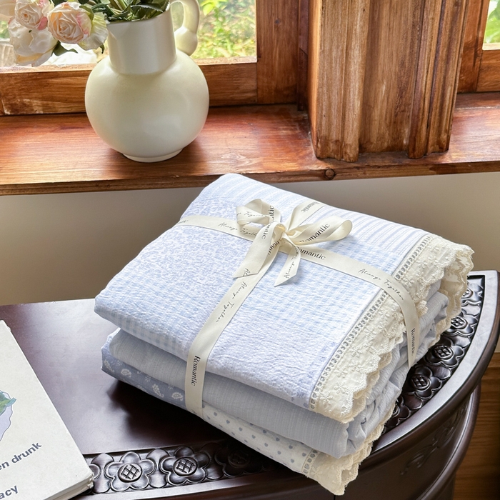 91家纺网 家纺一手货源 找家纺 艾特你 2025新款直播新款云感双层纱镂空花边四件套 花边款-半亩花田