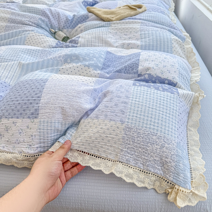 91家纺网 家纺一手货源 找家纺 艾特你 2025新款直播新款云感双层纱镂空花边四件套 花边款-半亩花田