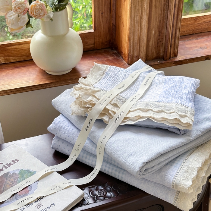 91家纺网 家纺一手货源 找家纺 艾特你 2025新款直播新款云感双层纱镂空花边四件套 花边款-半亩花田