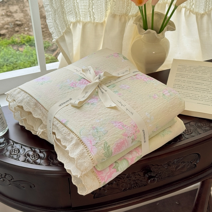 91家纺网 家纺一手货源 找家纺 艾特你 2025新款直播新款云感双层纱镂空花边四件套 花边款-安娜