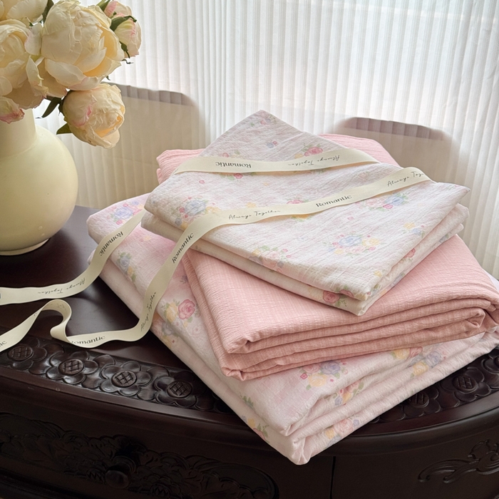 91家纺网 家纺一手货源 找家纺 艾特你 2025新款云感针织双层纱四件套 花漾甜心