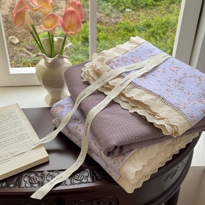 91家纺网 家纺一手货源 找家纺 艾特你 2025新款直播新款云感双层纱镂空花边四件套 花边款-花漫