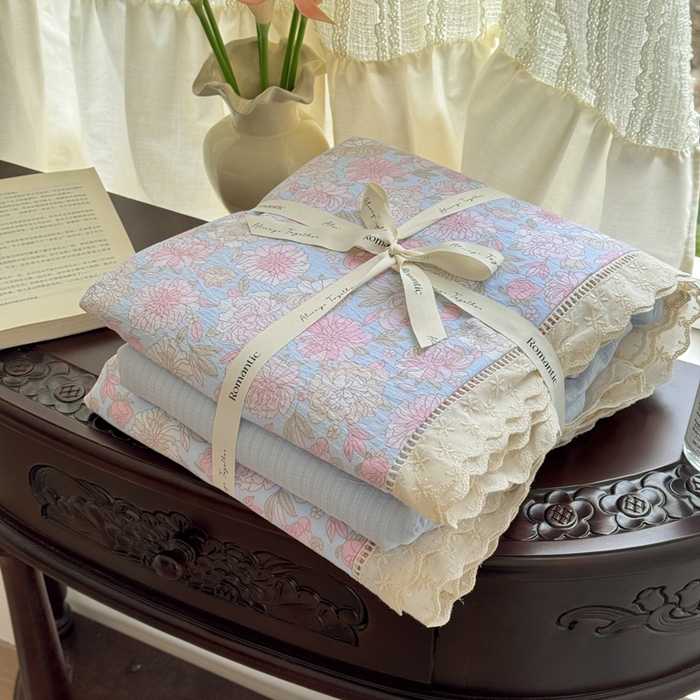 91家纺网 家纺一手货源 找家纺 艾特你 2025新款直播新款云感双层纱镂空花边四件套 花边款-蓝萱