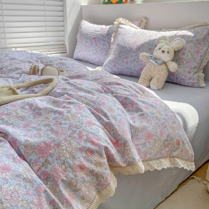 91家纺网 家纺一手货源 找家纺 艾特你 2025新款直播新款云感双层纱镂空花边四件套 花边款-蓝萱