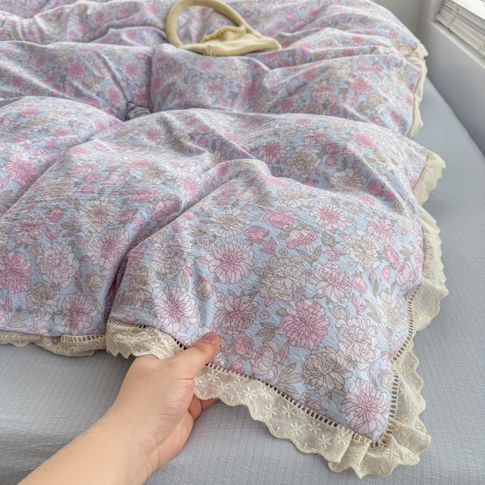 91家纺网 家纺一手货源 找家纺 艾特你 2025新款直播新款云感双层纱镂空花边四件套 花边款-蓝萱