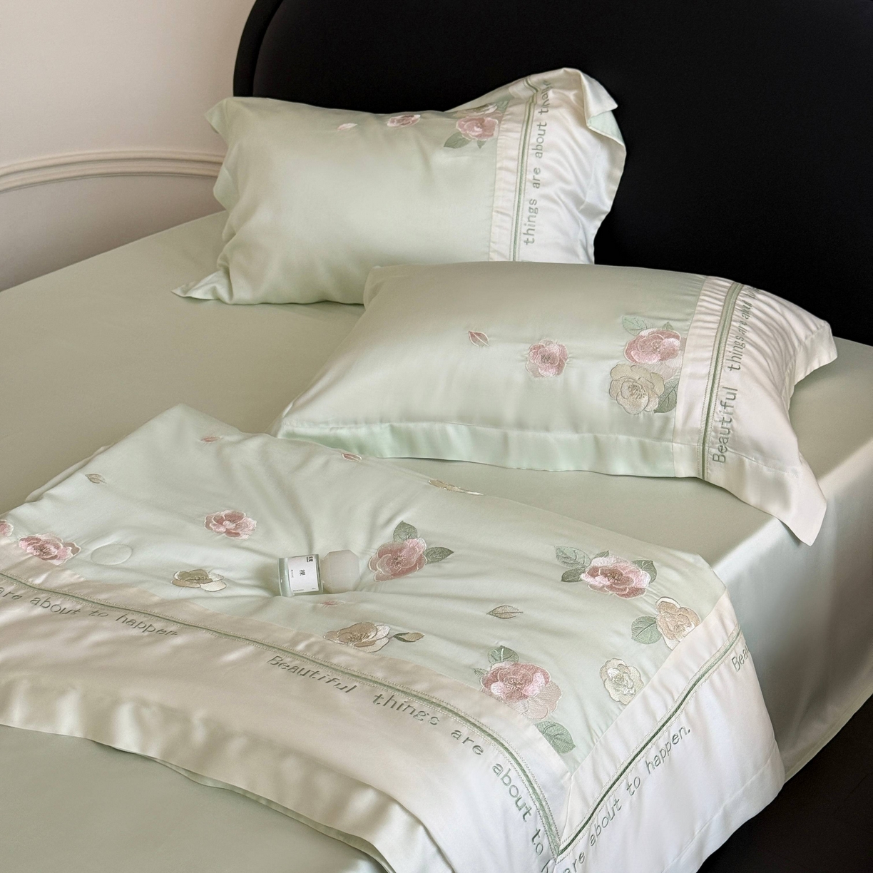 91家纺网 家纺一手货源 找家纺 （总）MIU缪家居 2025新款60支兰精天丝夏被四件套 沁山茶【劵后控价398 298】