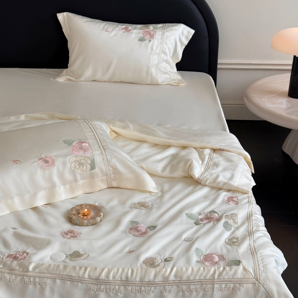 91家纺网 家纺一手货源 找家纺 MIU缪家居 2025新款60支兰精天丝夏被四件套 沁山茶【劵后控价398 298】 清雅白