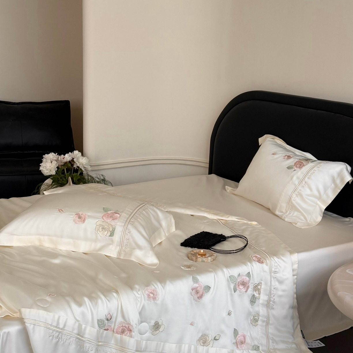 91家纺网 家纺一手货源 找家纺 MIU缪家居 2025新款60支兰精天丝夏被四件套 沁山茶【劵后控价398 298】 清雅白