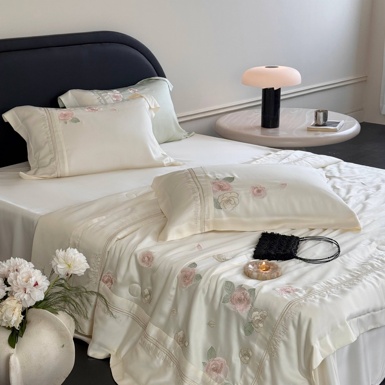 91家纺网 家纺一手货源 找家纺 MIU缪家居 2025新款60支兰精天丝夏被四件套 沁山茶【劵后控价398 298】 清雅白