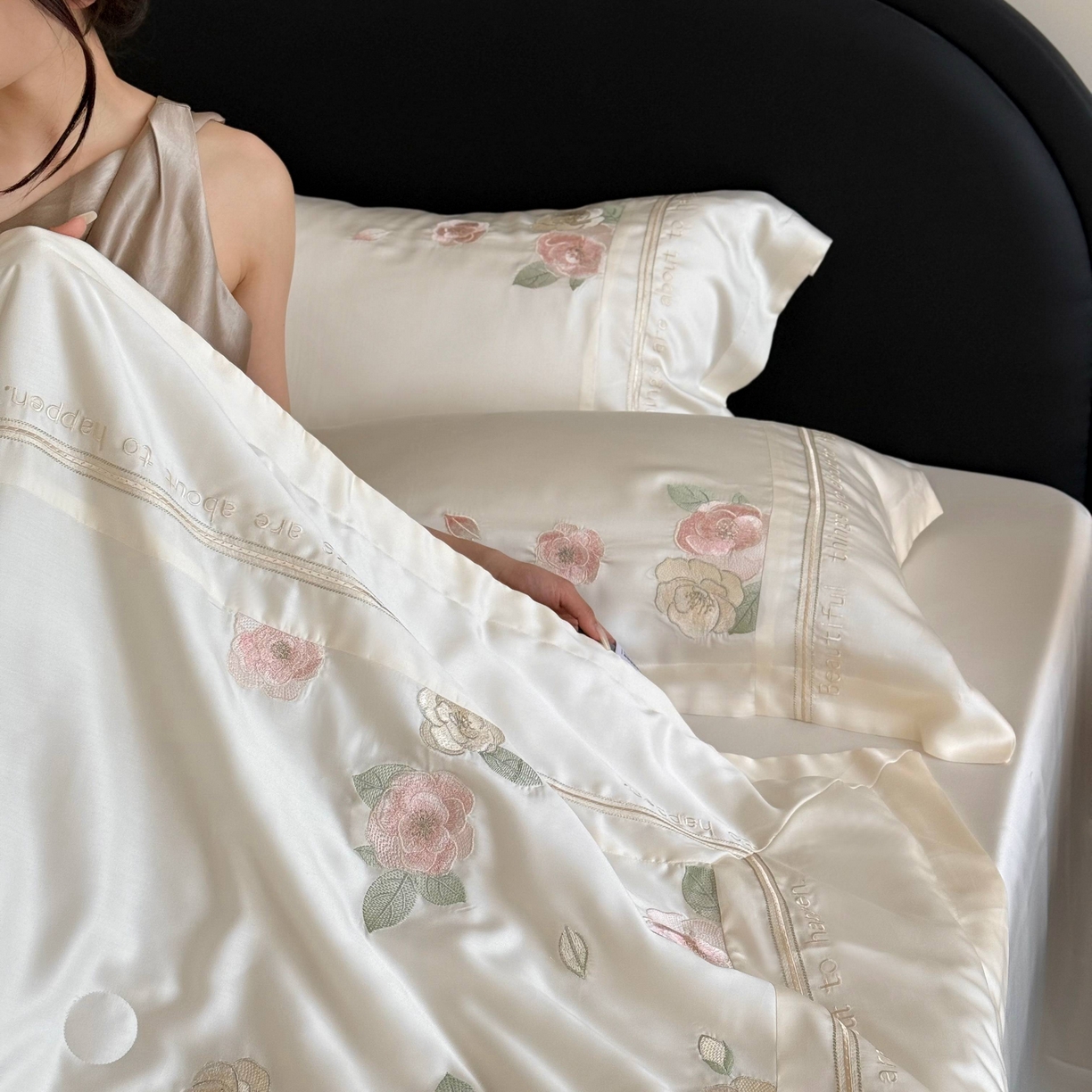 91家纺网 家纺一手货源 找家纺 MIU缪家居 2025新款60支兰精天丝夏被四件套 沁山茶【劵后控价398 298】 清雅白